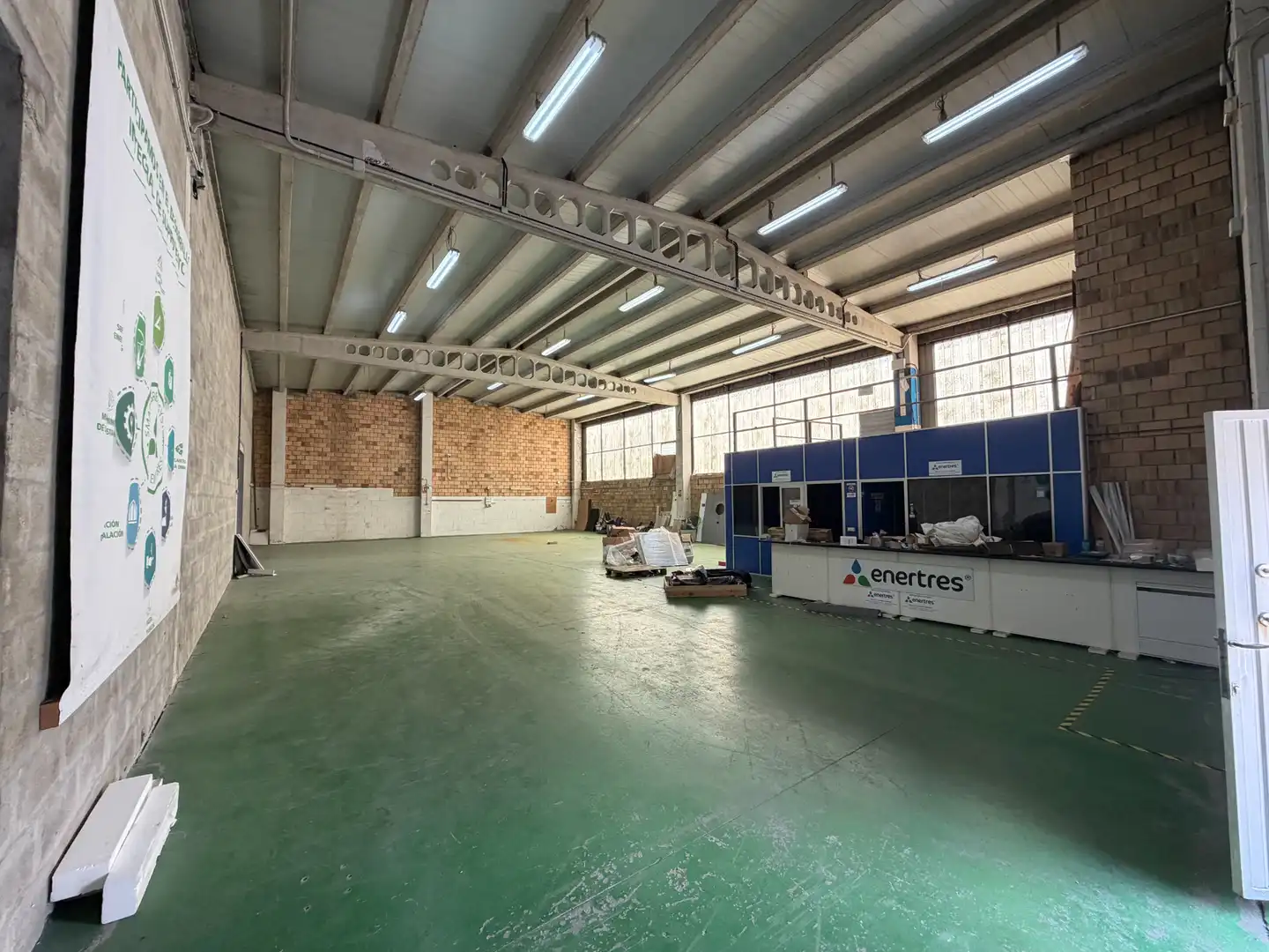 Fabrikhallen zur Miete in Vigo 