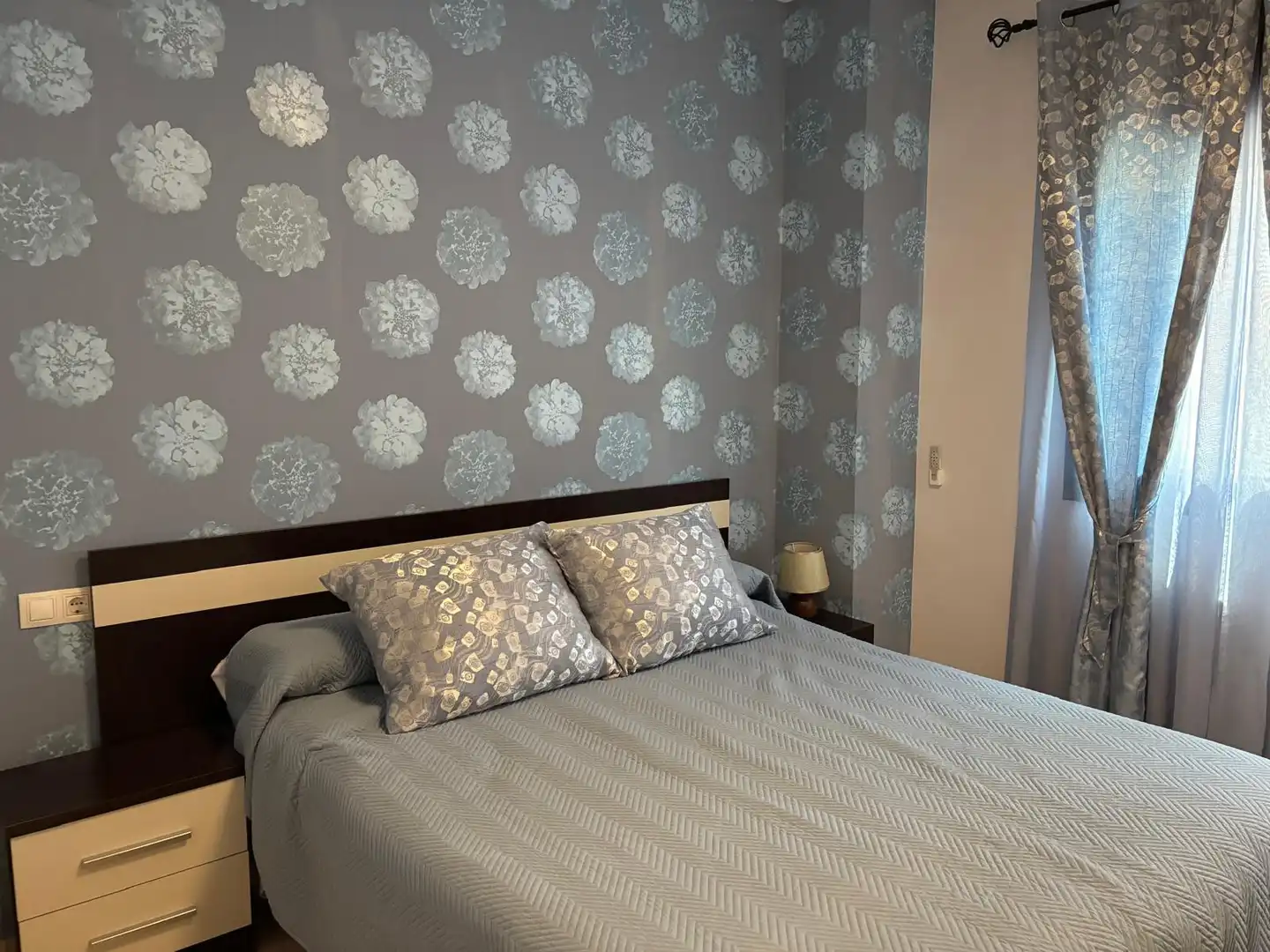 Dormitori de Apartament de lloguer en Estepona amb Aire condicionat, Calefacció i Terrassa