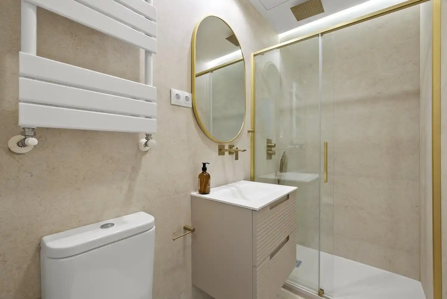 Bathroom of Flat for sale in Madrid  with Air Conditioner, Heating and Furnished