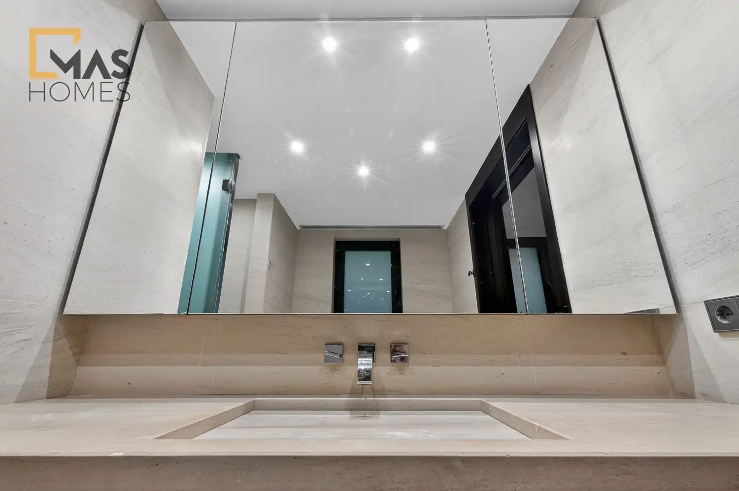 Bathroom of Flat for sale in Barcelona  with Air Conditioner, Heating and Oven
