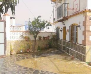 Vista exterior de Casa o xalet en venda en Cútar amb Aire condicionat, Terrassa i Piscina