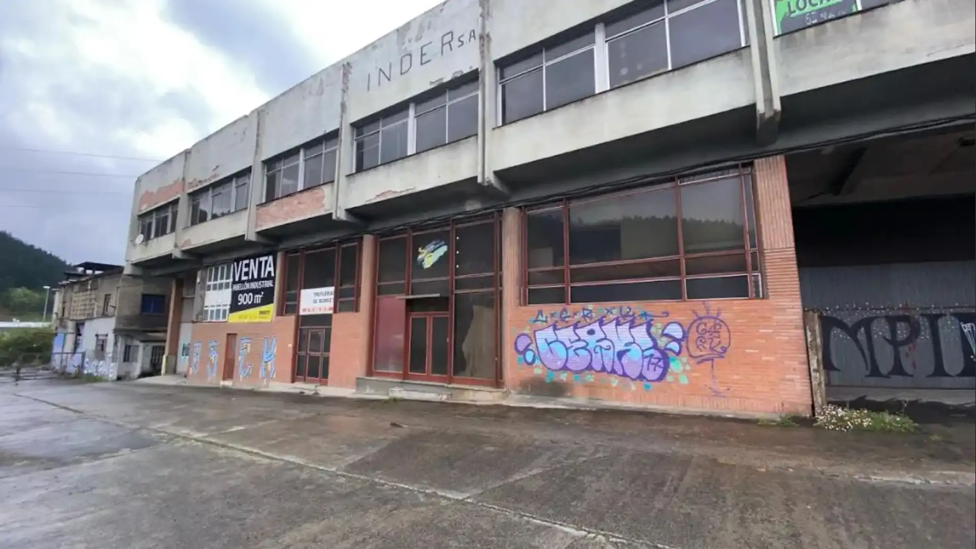 Vista exterior de Nave industrial en venta en Berriz