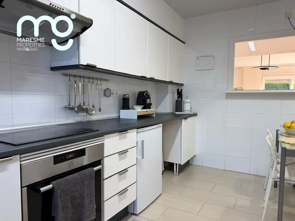 Cocina de Casa adosada en venta en Premià de Mar con Aire acondicionado, Calefacción y Jardín privado