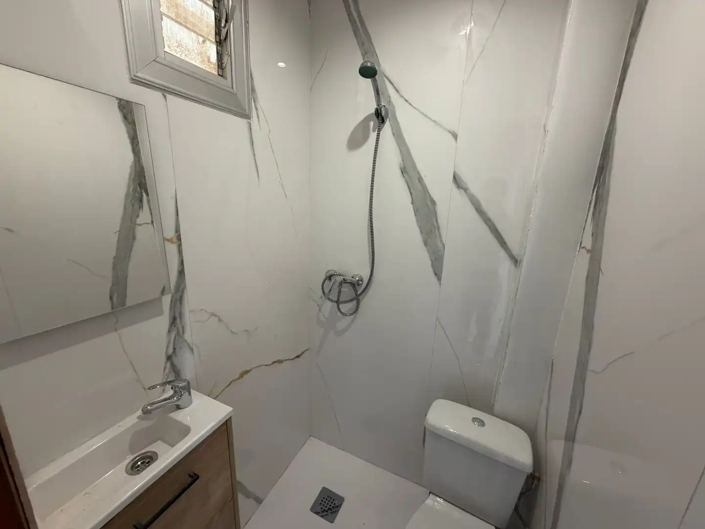 Baño de Piso en venta en Sabadell con Calefacción y Parquet