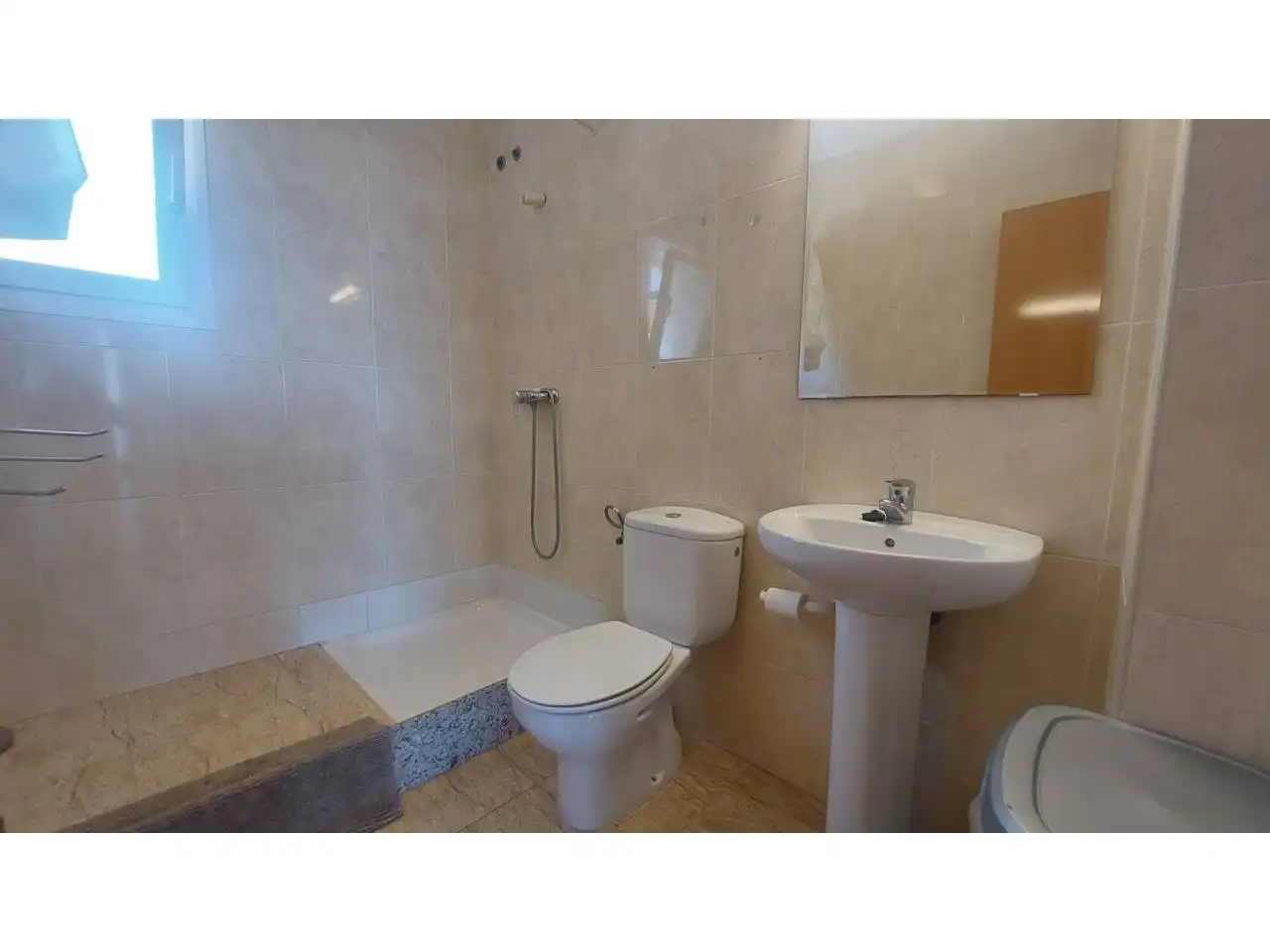 Baño de Casa o chalet de alquiler en Cubelles con Aire acondicionado, Calefacción y Terraza