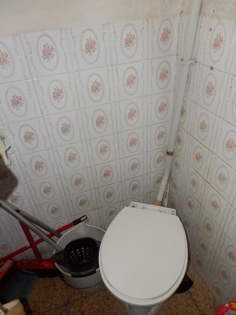 Bathroom of Premises for sale in  Valencia Capital