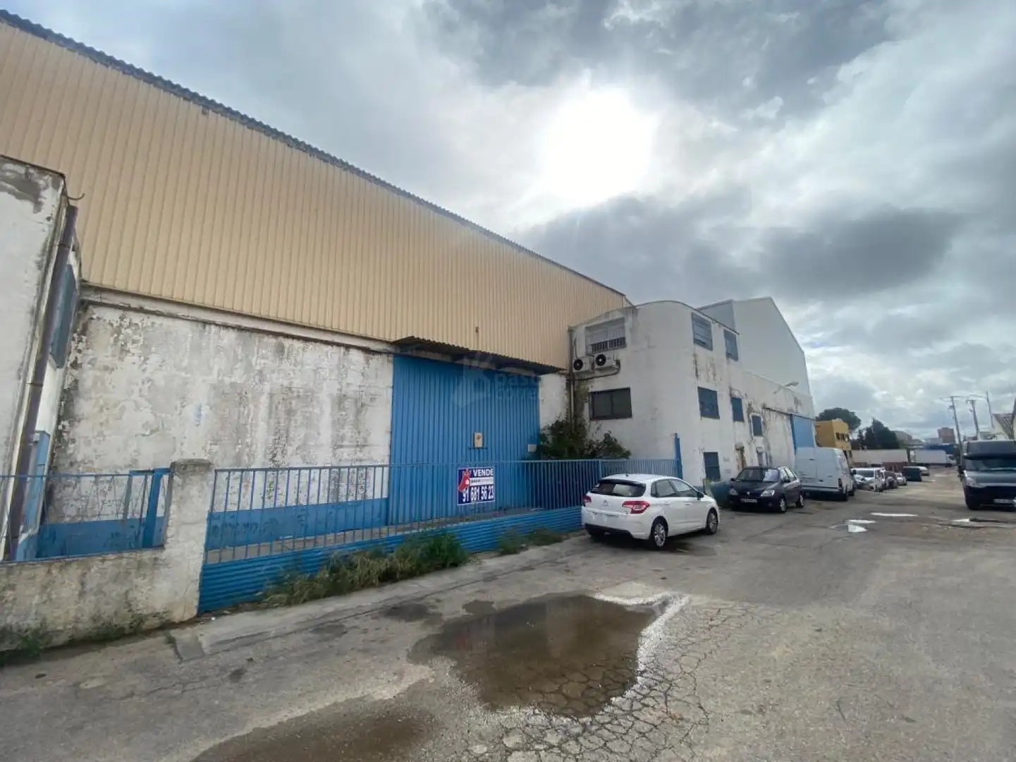 Vista exterior de Nave industrial en venta en Pinto