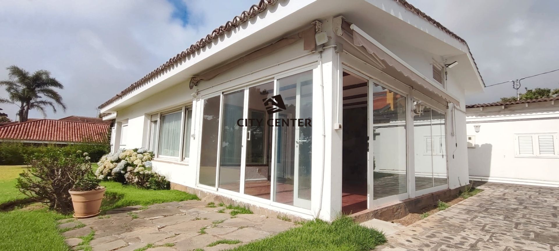 Vista exterior de Casa o xalet en venda en Tacoronte amb Jardí privat i Terrassa