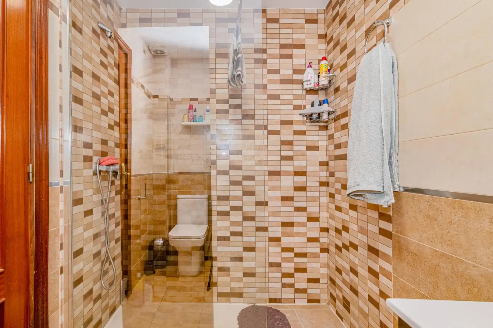 Baño de Piso en venta en La Zubia con Aire acondicionado y Amueblado