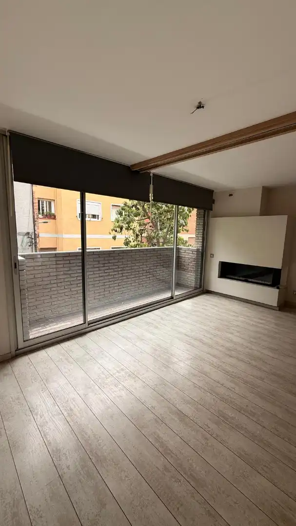 Terraza de Piso de alquiler en Santa Coloma de Gramenet con Aire acondicionado, Calefacción y Horno