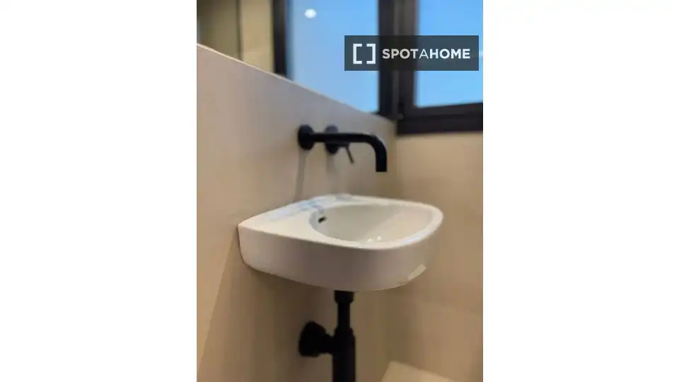 Baño de Piso de alquiler en Santa Coloma de Gramenet con Aire acondicionado, Calefacción y Amueblado