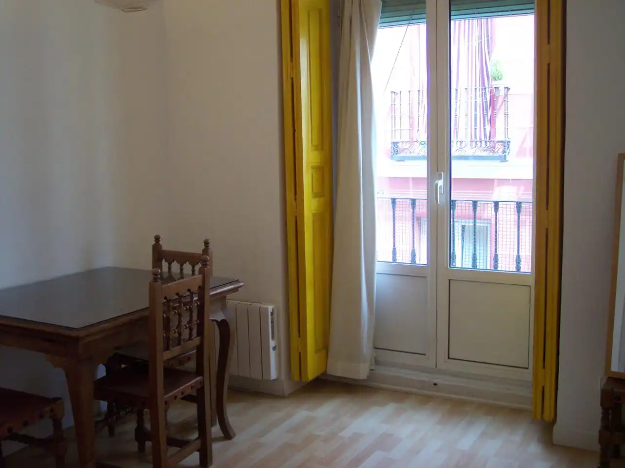 Habitación de Piso de alquiler en Madrid con Calefacción, Amueblado y Balcón