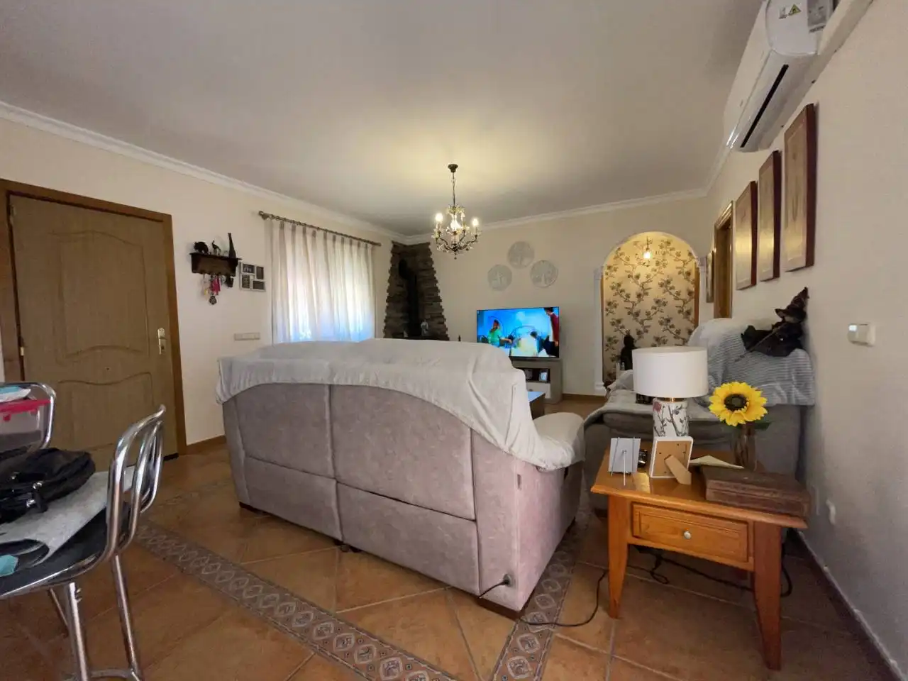 Sala d'estar de Finca rústica en venda en Estepona amb Aire condicionat, Calefacció i Jardí privat