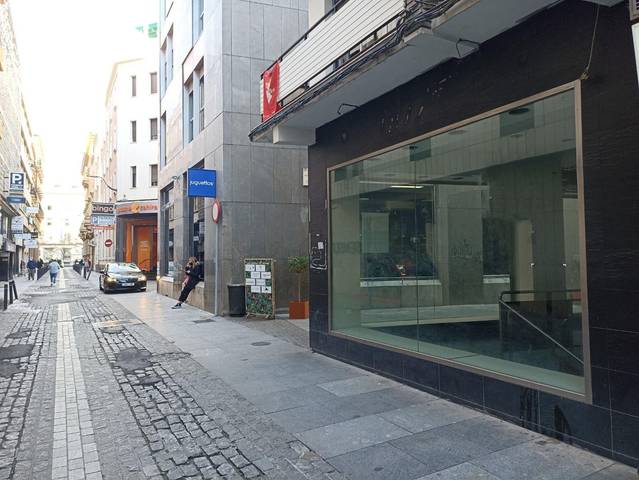 Local comercial en Venta en Calle del Conde de Robledo en Zona Centro