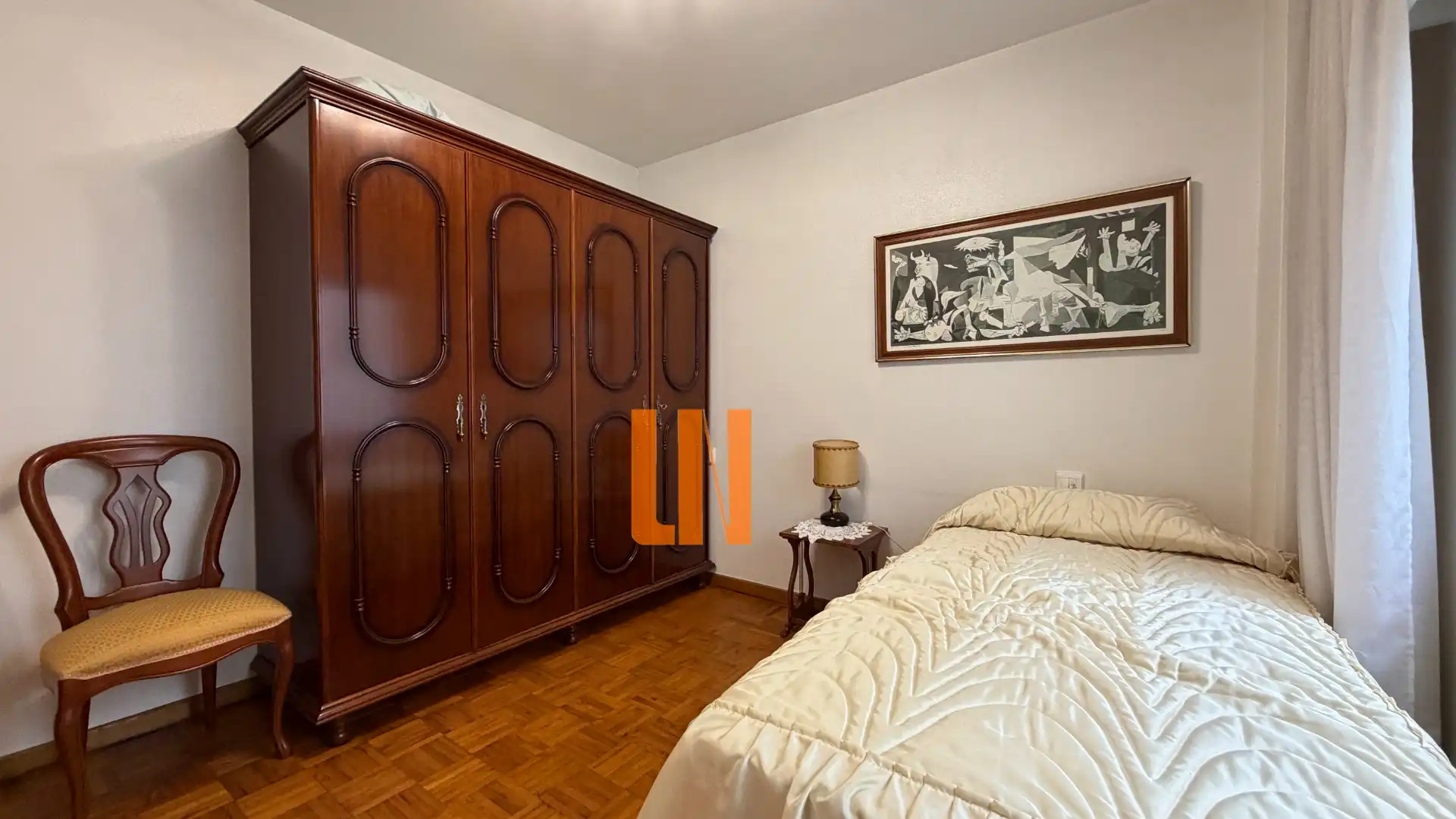 Dormitori de Pis en venda en Pontevedra Capital  amb Calefacció, Parquet i Traster