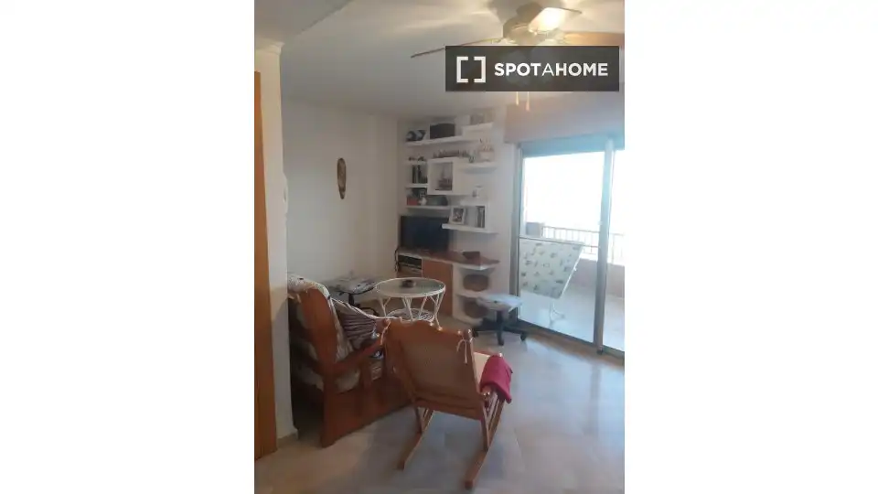 Sala d'estar de Pis de lloguer en Sueca amb Aire condicionat, Calefacció i Moblat