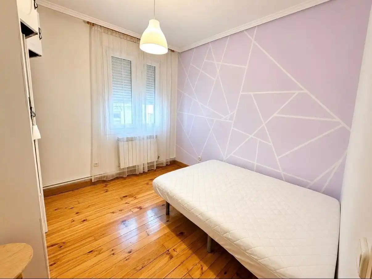 Schlafzimmer von Wohnung zum Verkauf in  Pamplona / Iruña