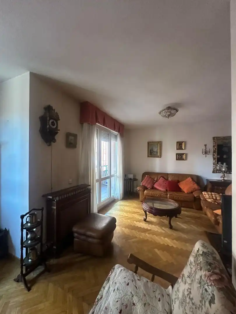 Sala de estar de Piso en venta en León Capital  con Calefacción, Terraza y TV