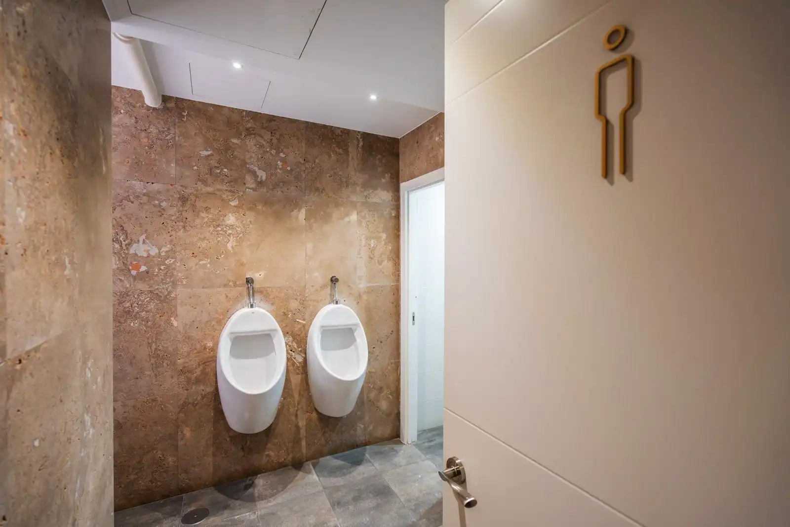 Baño de Local de alquiler en Madrid con Aire acondicionado