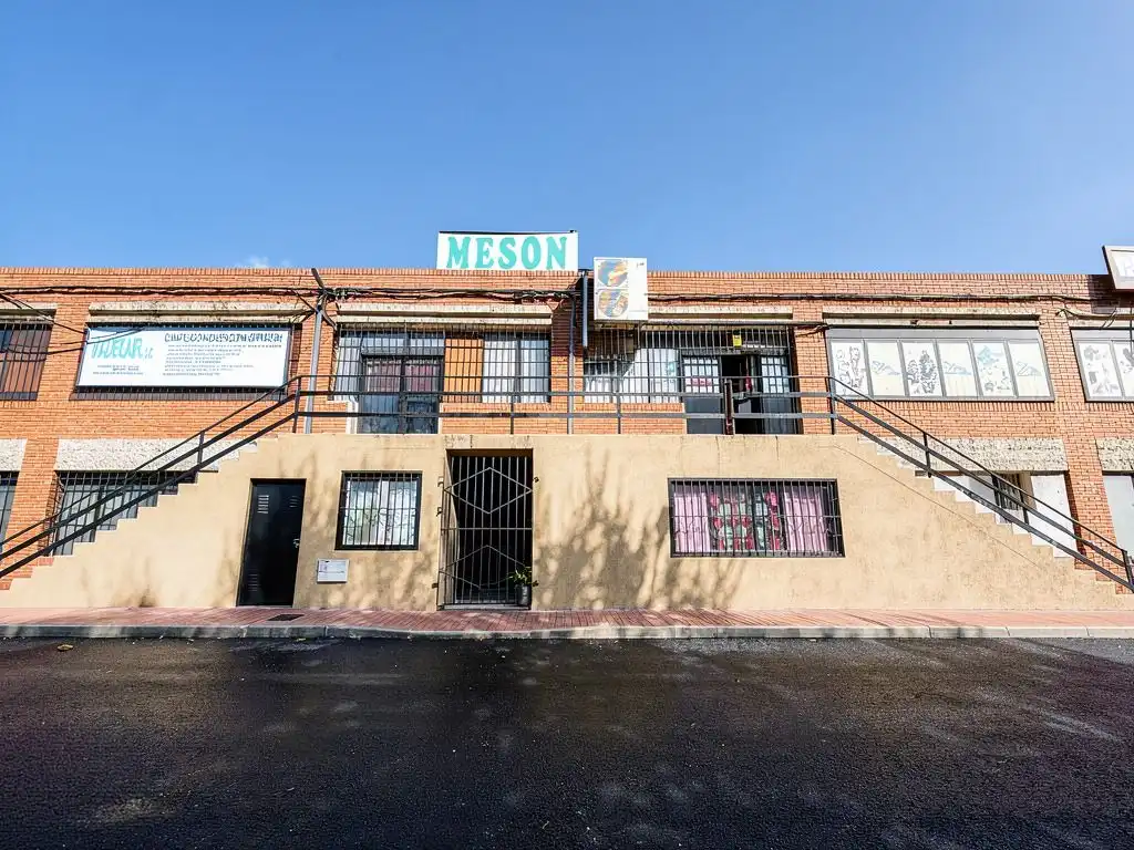 Locale commerciale in vendita a calle hierro 17