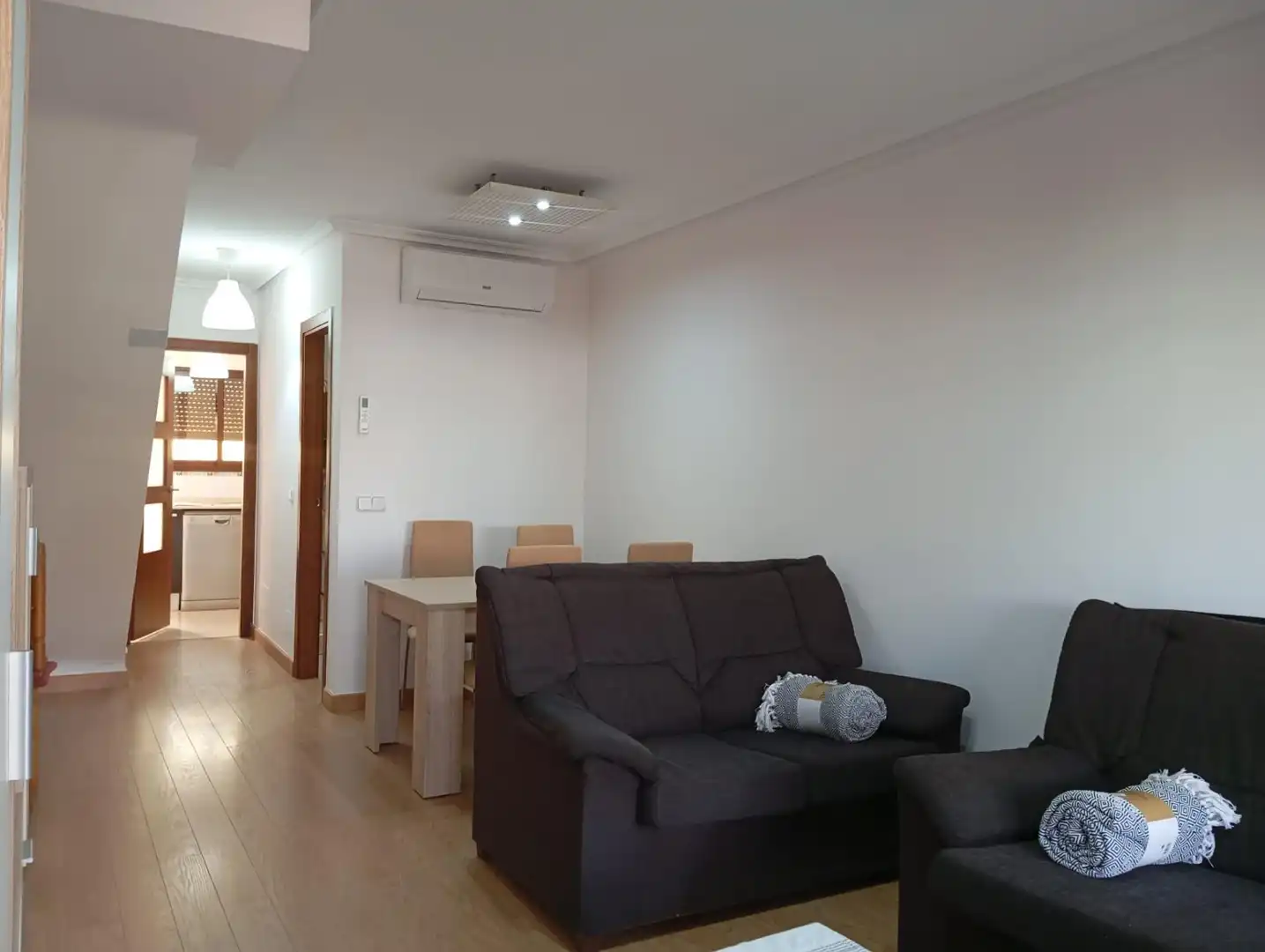 Sala de estar de Planta baja de alquiler en La Unión con Aire acondicionado, Jardín privado y Amueblado