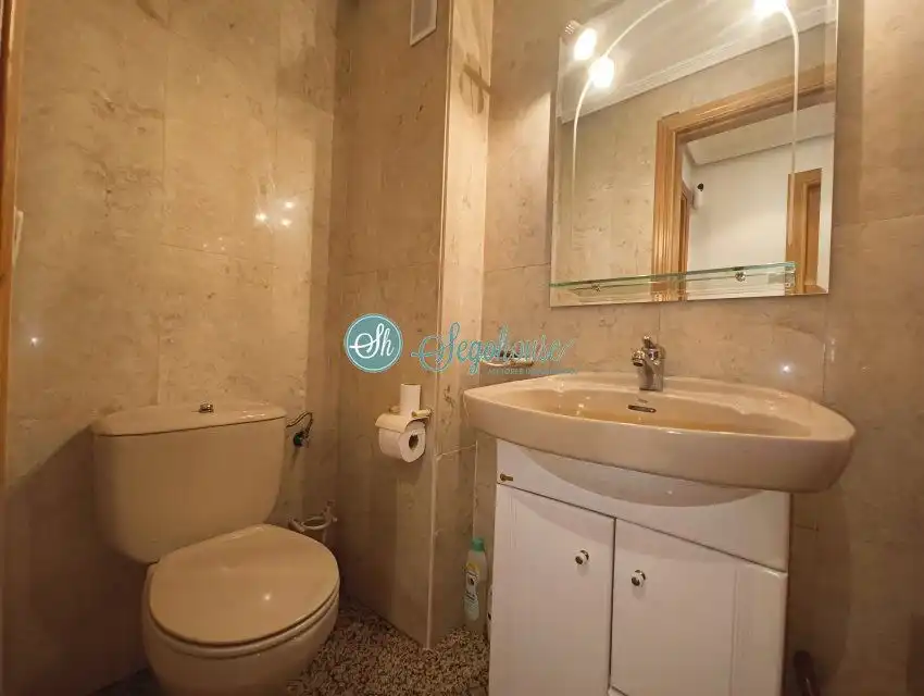 Baño de Piso de alquiler en Segovia con Calefacción y Parquet