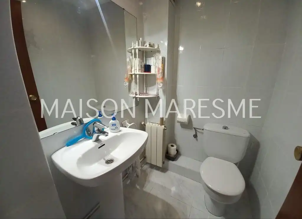 Baño de Ático en venta en Canet de Mar con Calefacción, Terraza y Balcón