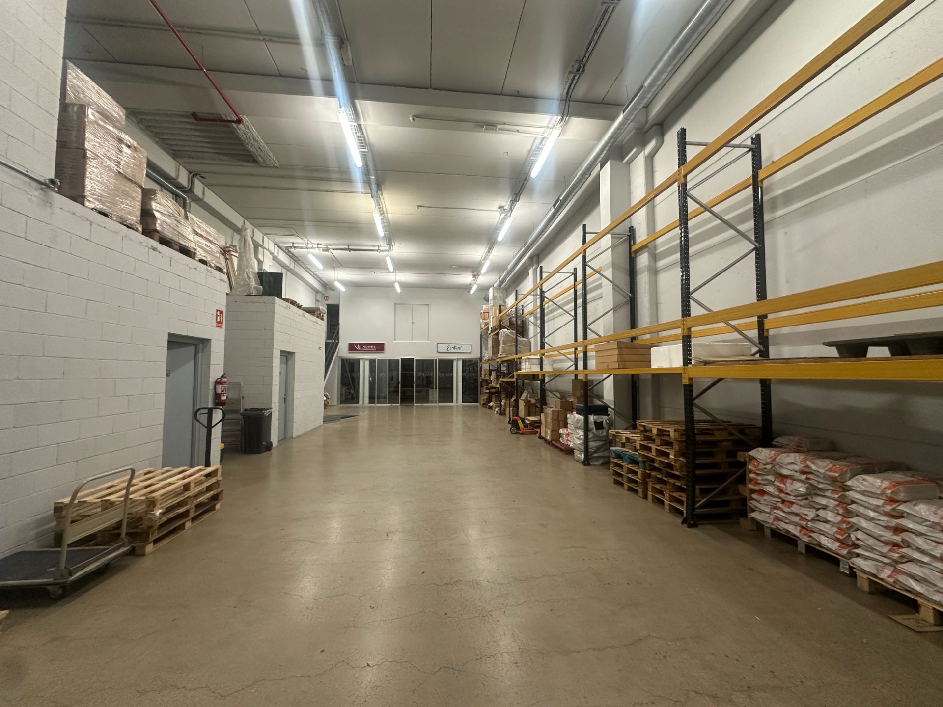 Nau industrial en venda a Carrer d'Antoni Alcalá Galiano, 25, Almeda - El Corte Inglés