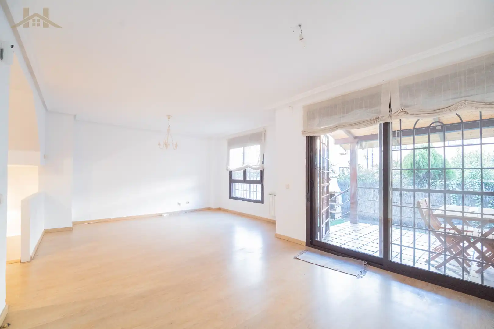 Vista exterior de Casa adosada en venta en Valdemoro con Jardín privado y Piscina comunitaria