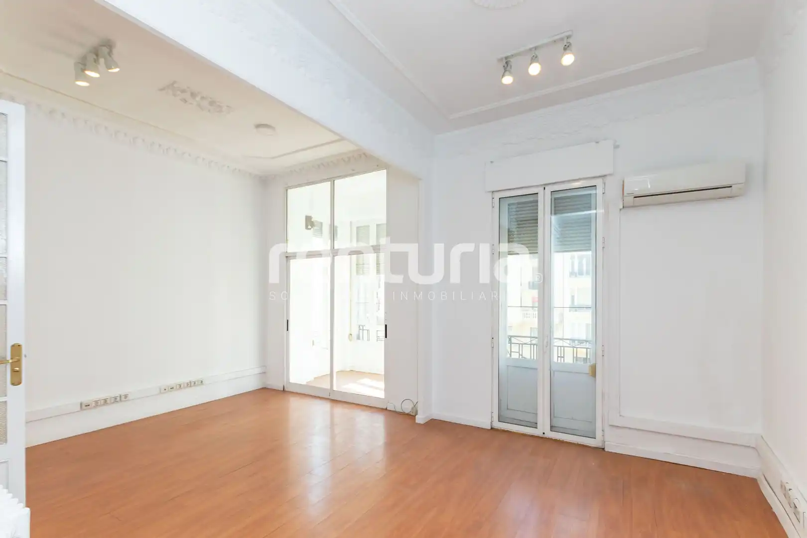 Office space with terrace to rent in Plaça de l'Ajuntament, imagen 9