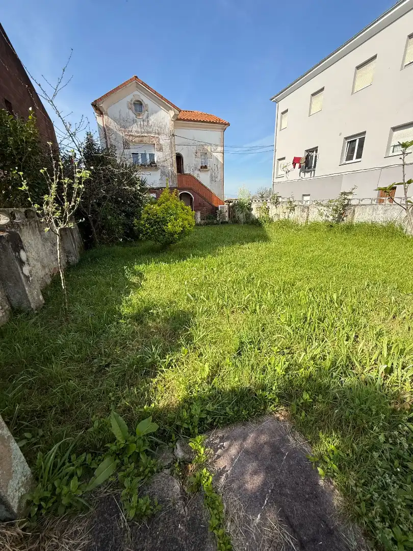 Casa o xalet en venda en Oviedo  amb Jardí privat