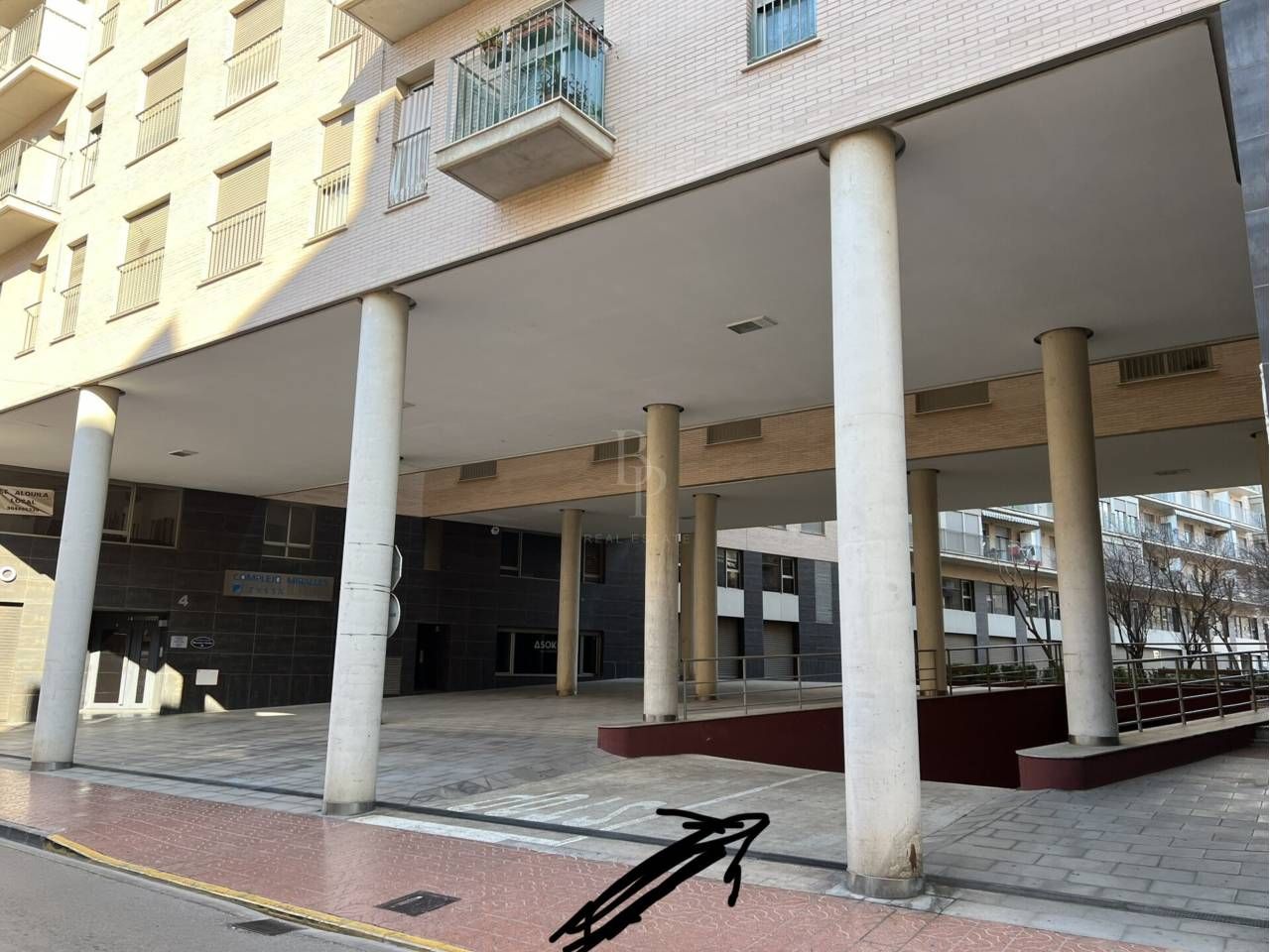 Vista exterior de Garatge de lloguer en Vinaròs amb Alarma