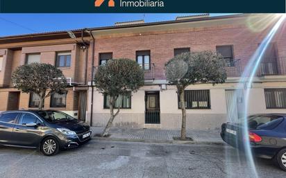 Vista exterior de Casa adosada en venda en Zuera amb Aire condicionat, Calefacció i Terrassa