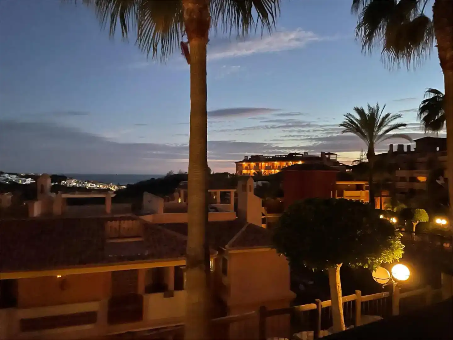 Vista exterior de Apartamento en venta en Marbella con Aire acondicionado, Piscina y Balcón