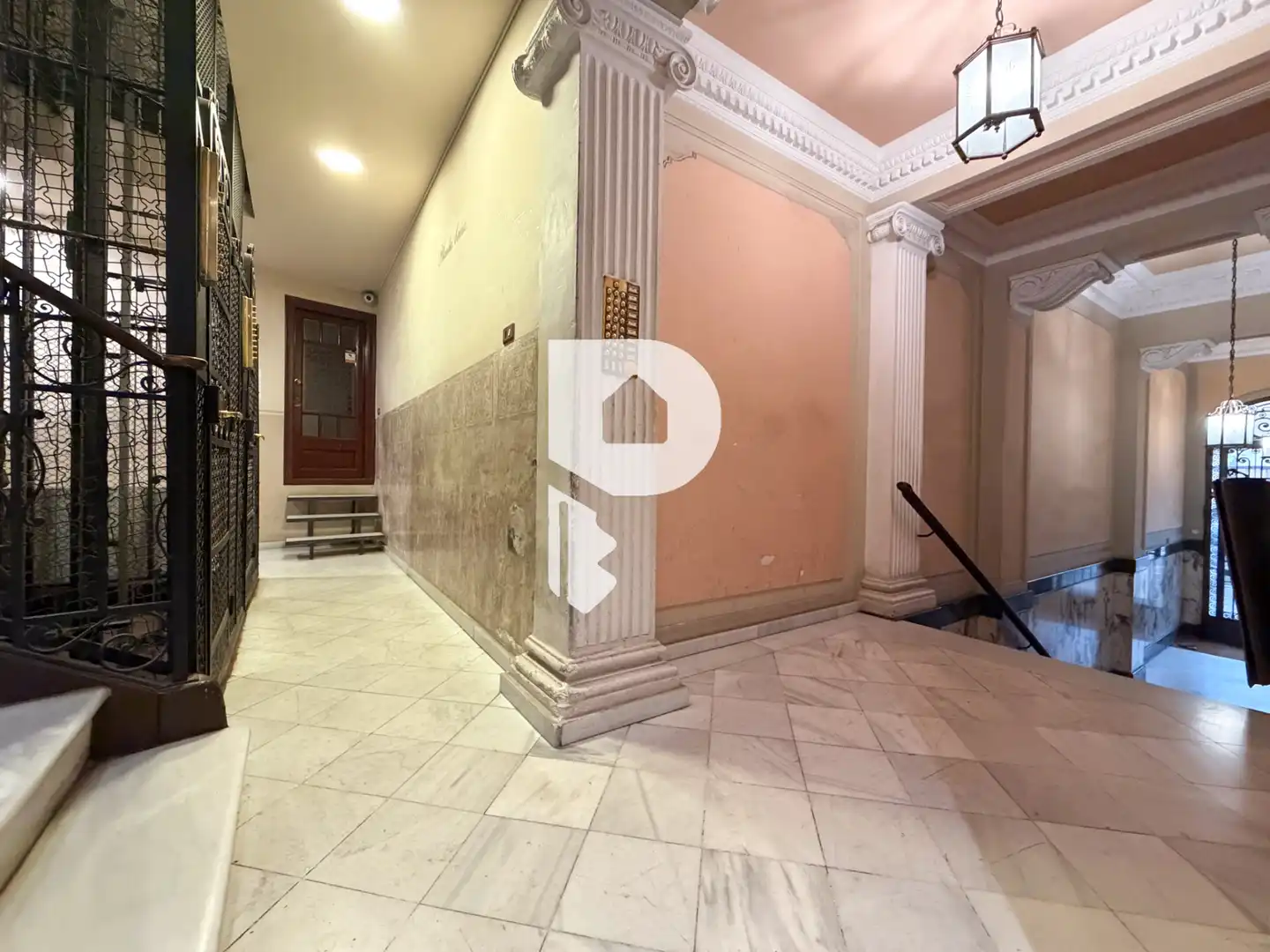 Flat for sale in Barcelona  with Air Conditioner, Heating and Parquet flooring