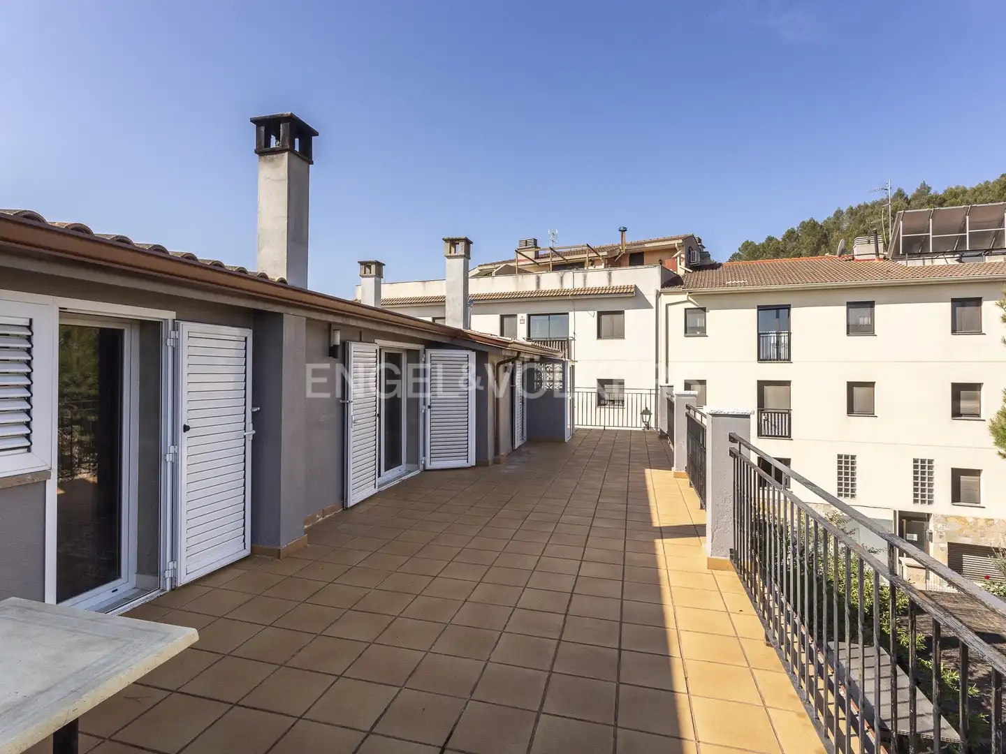 Terrasse von Einfamilien-Reihenhaus zum Verkauf in Castellgalí mit Klimaanlage, Heizung und Privatgarten