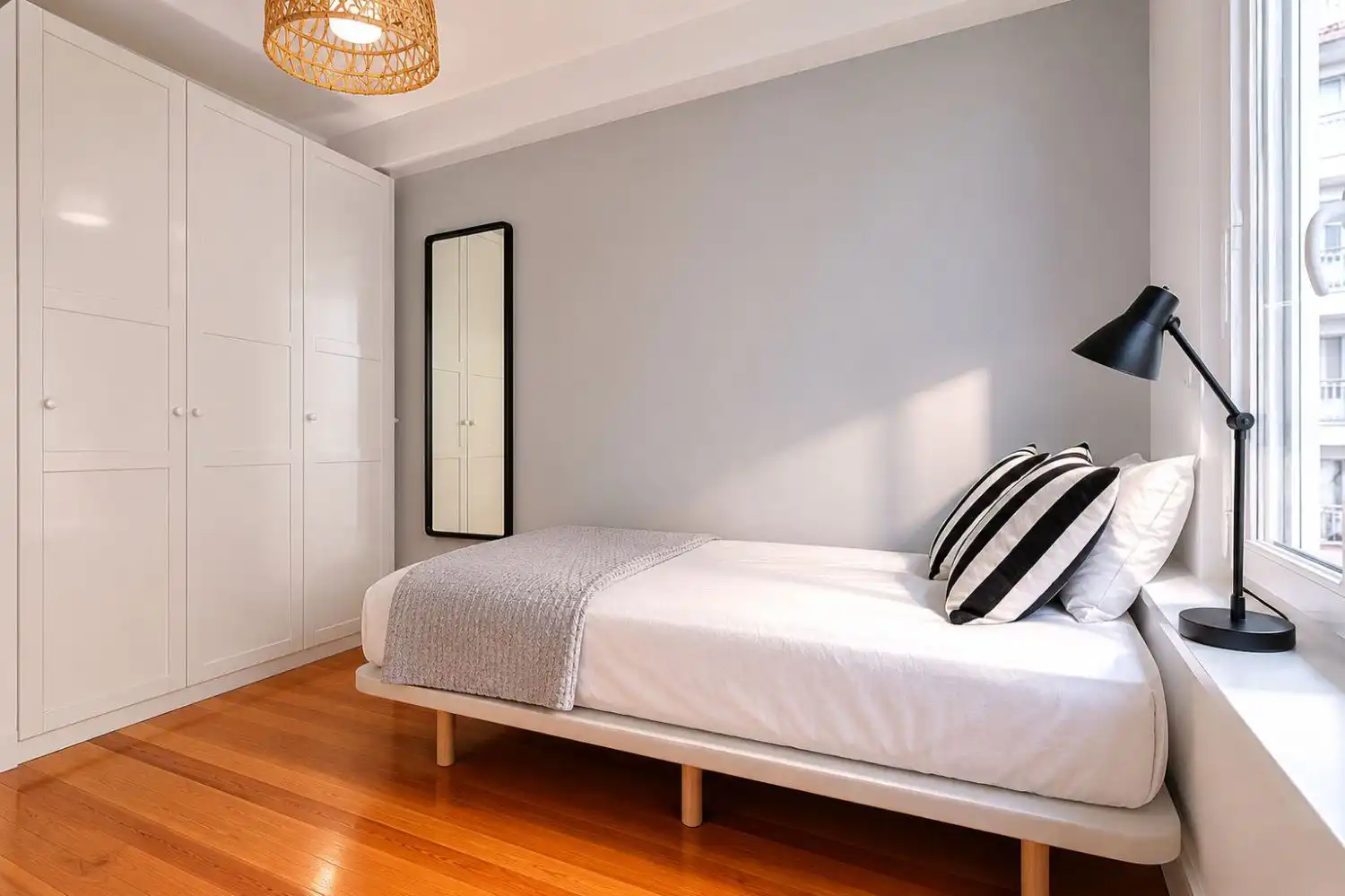 Habitación de Piso de alquiler en Vitoria - Gasteiz con Calefacción, Parquet y Amueblado