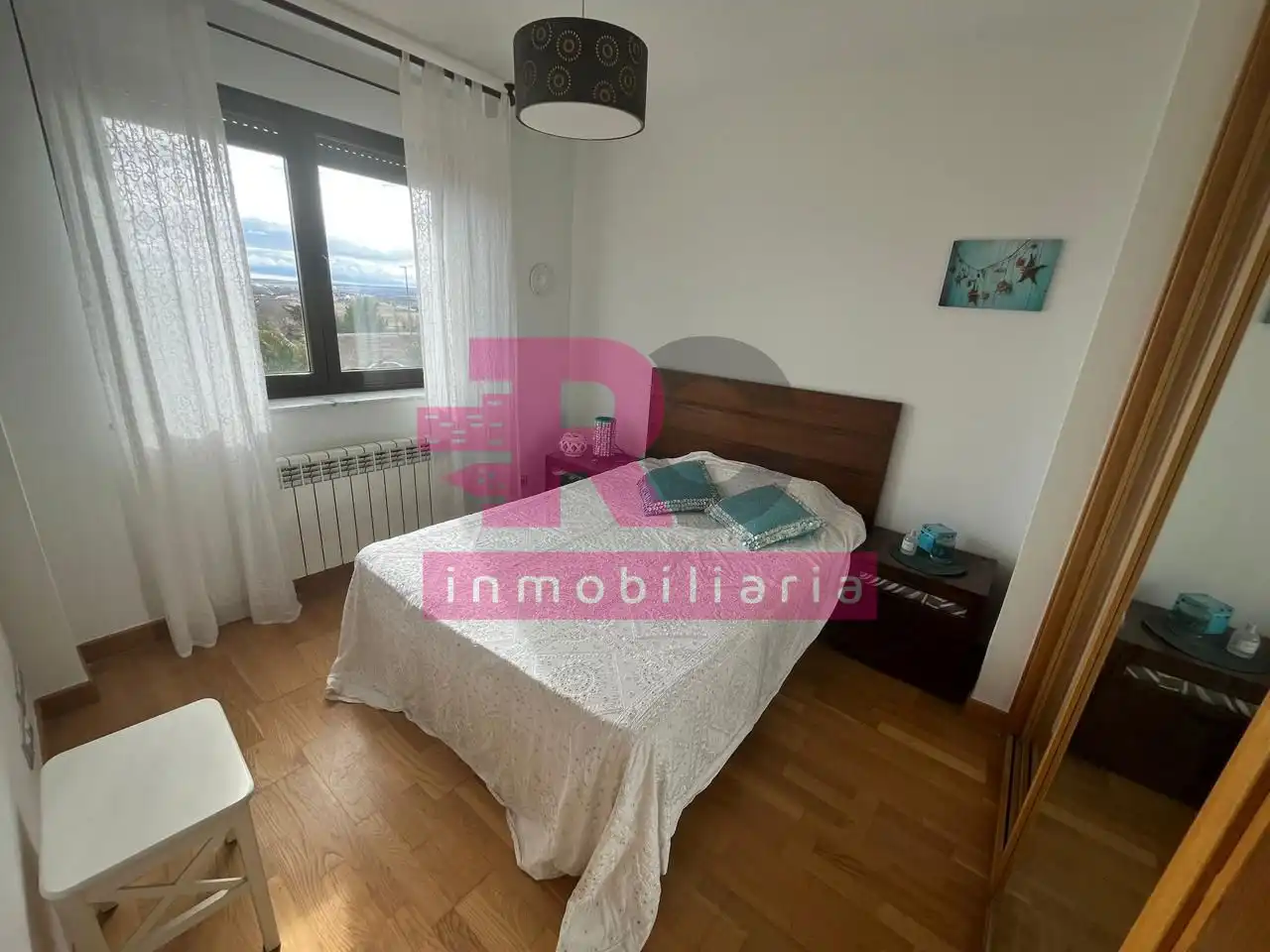 Habitación de Casa adosada en venta en Cabrerizos con Calefacción, Jardín privado y Piscina comunitaria