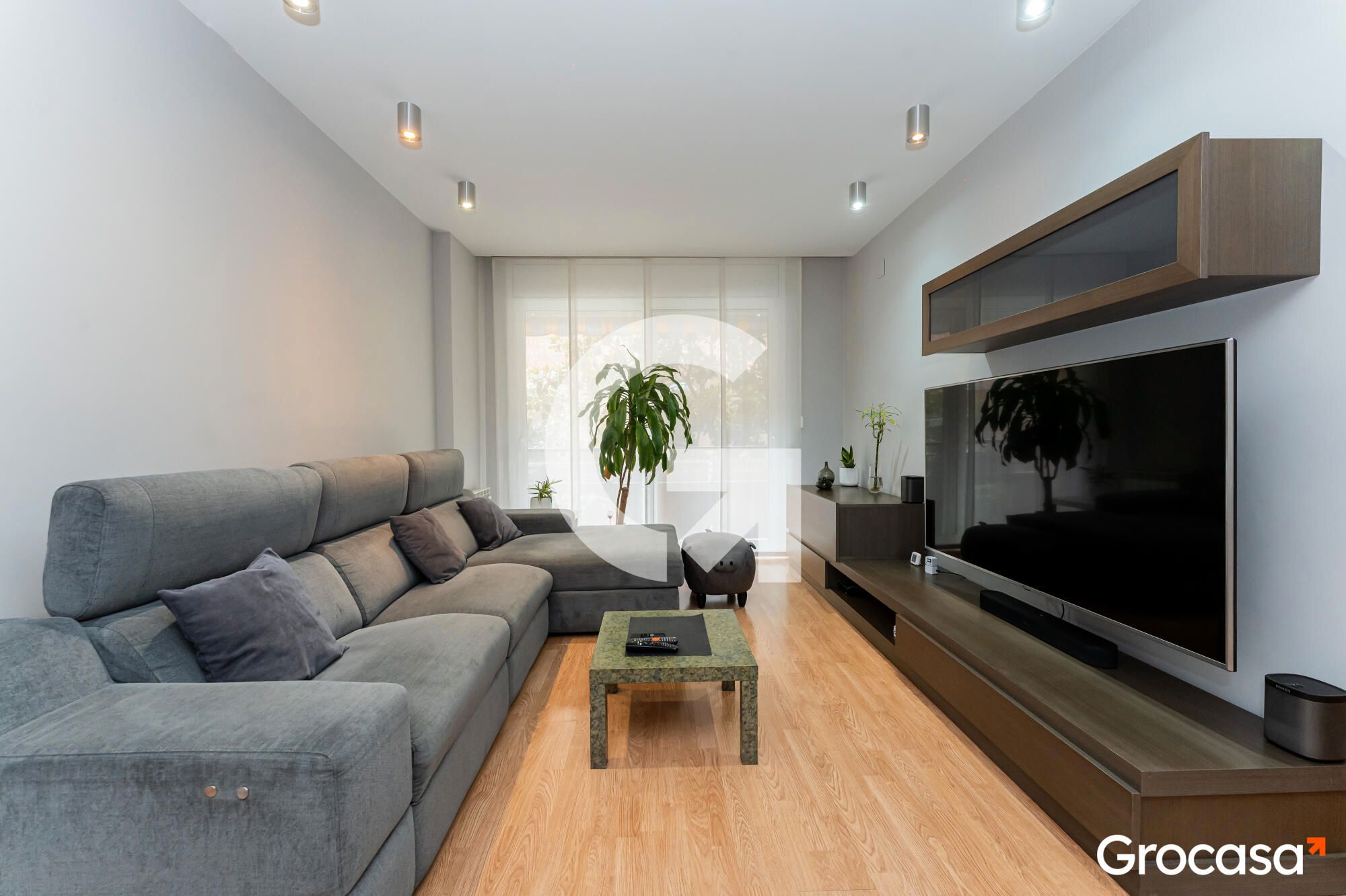 Sala d'estar de Pis en venda en Cornellà de Llobregat amb Aire condicionat, Calefacció i Balcó