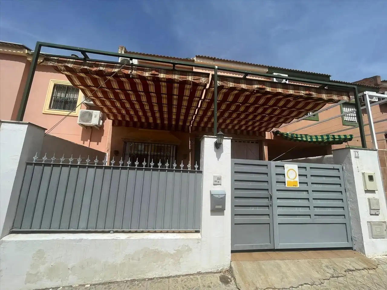 Vista exterior de Casa adosada en venta en Mairena del Alcor