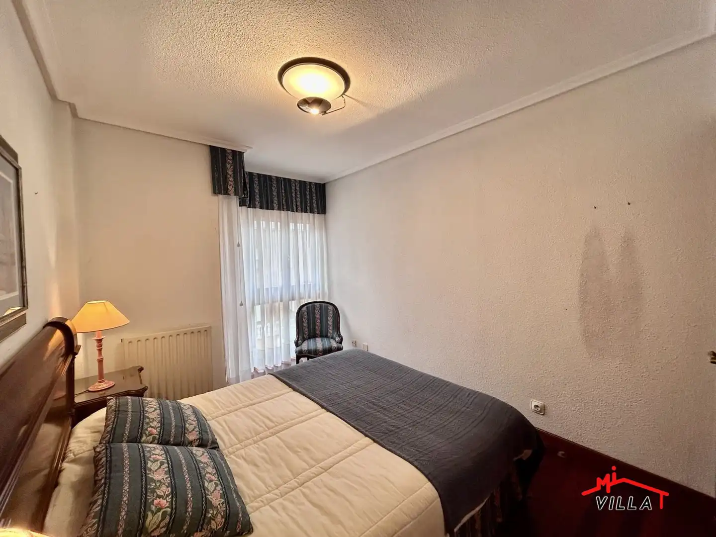 Habitación de Casa adosada en venta en Laredo con Calefacción