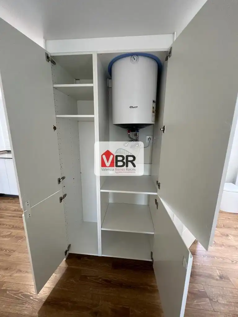 Schlafzimmer von Wohnung zur Miete in Valencia mit Klimaanlage, Heizung und Terrasse
