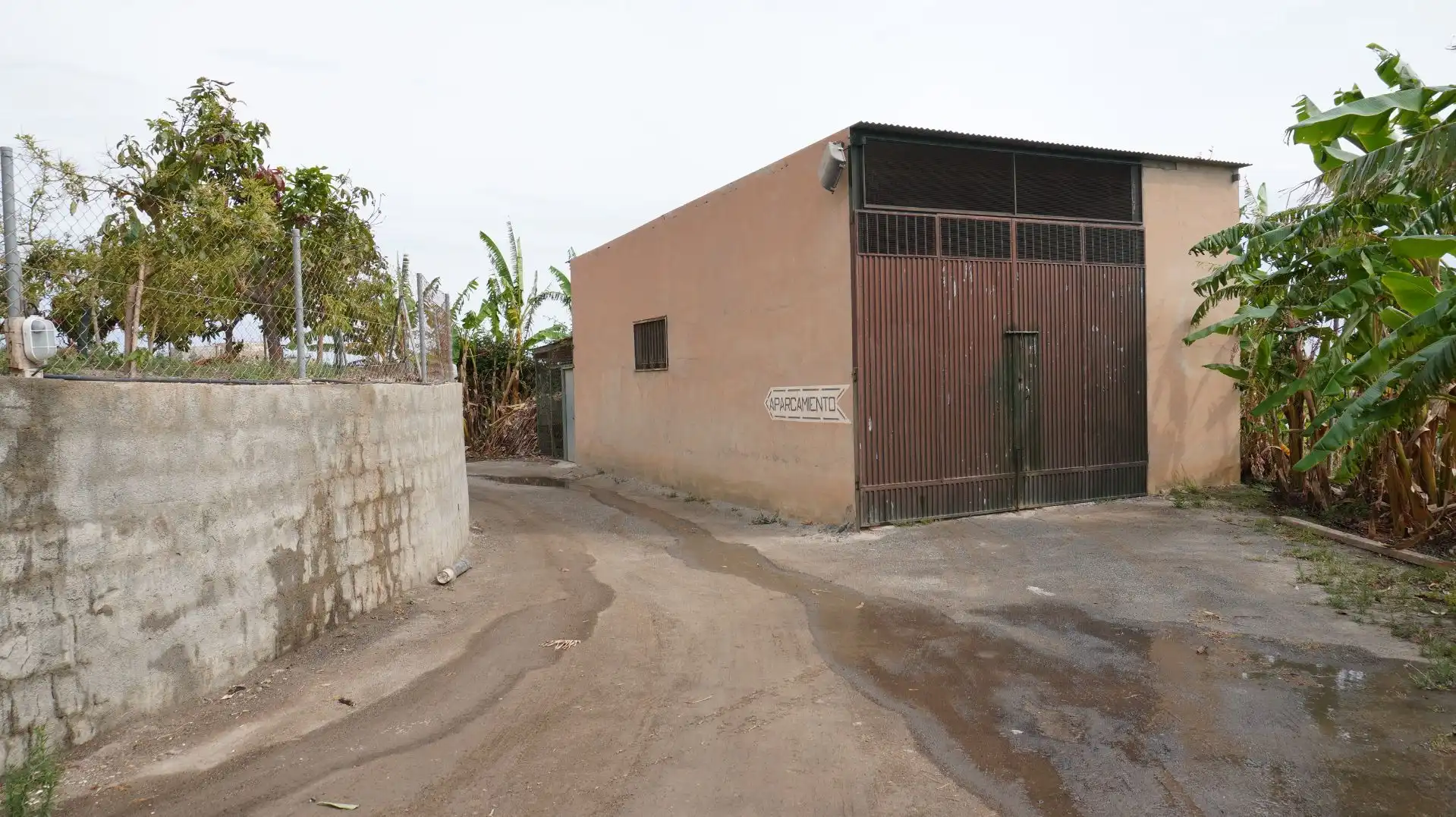 Außenansicht von Fabrikhallen zum Verkauf in Motril