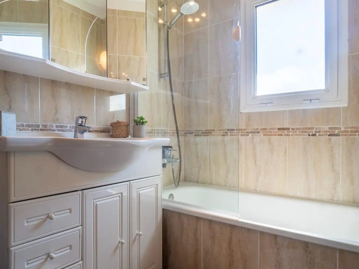 Baño de Casa o chalet en venta en L'Escala con Jardín privado, Terraza y Piscina