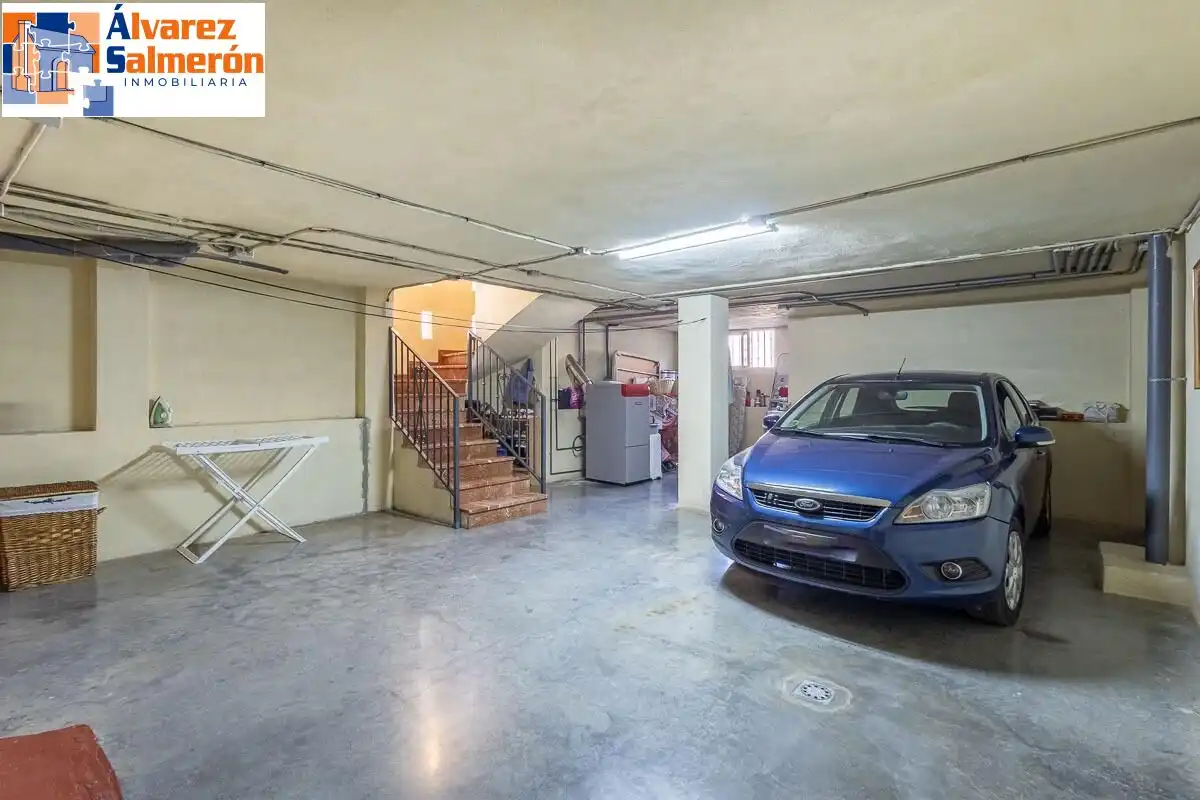 Casa pareada con piscina en venta en Calle CARLOS CANO (HI), imagen 34