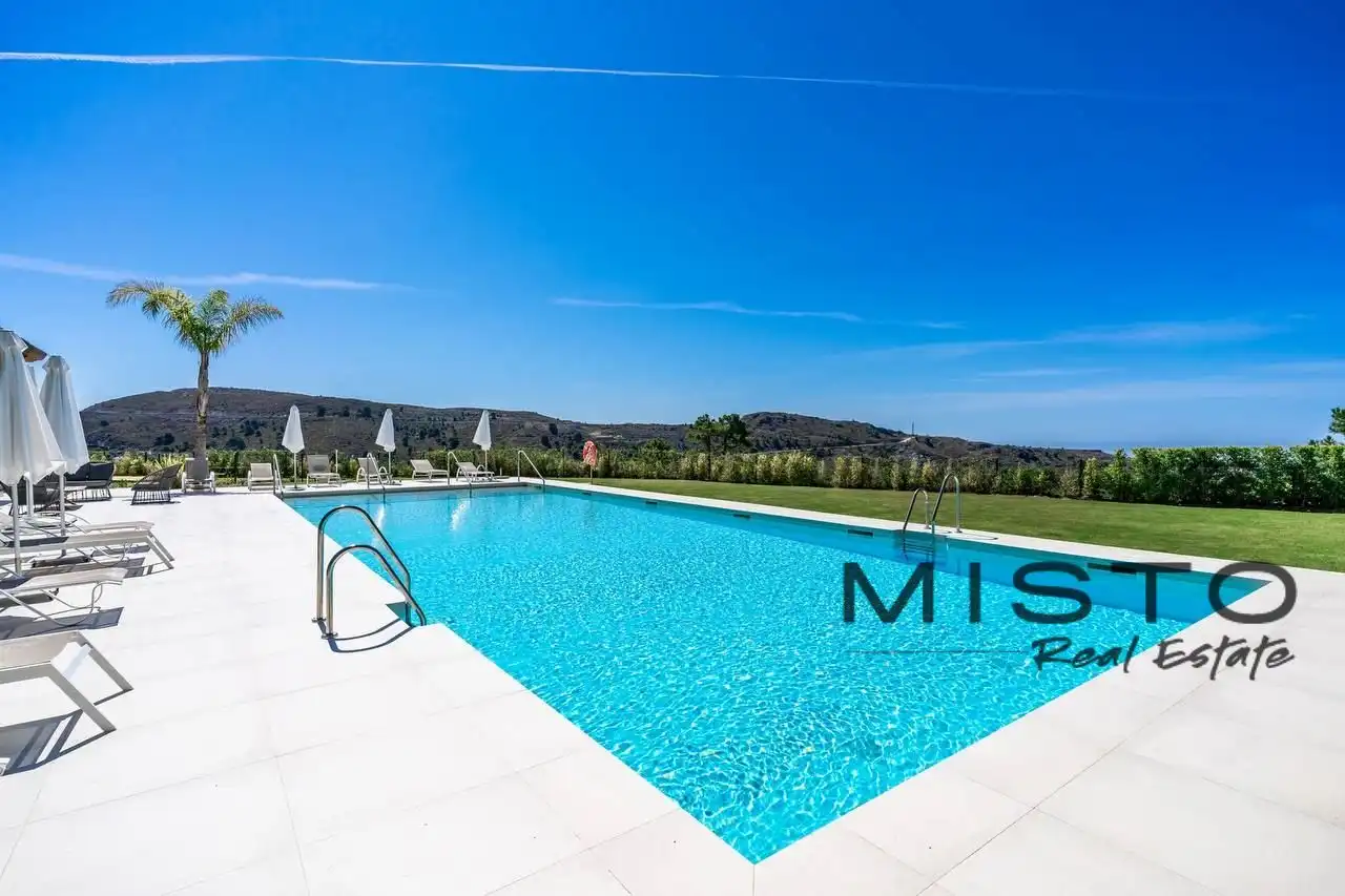 Piscina de Pis en venda en Montemayor - Marbella Club
