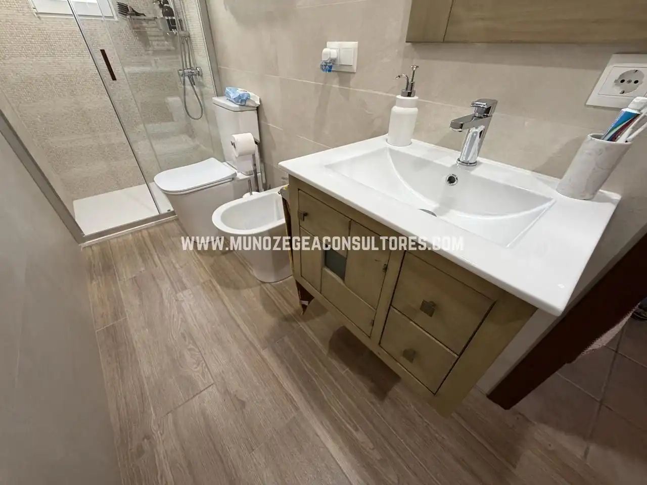 Bathroom of Houses for sale in Lucena  with Air Conditioner, Private garden and Terrace