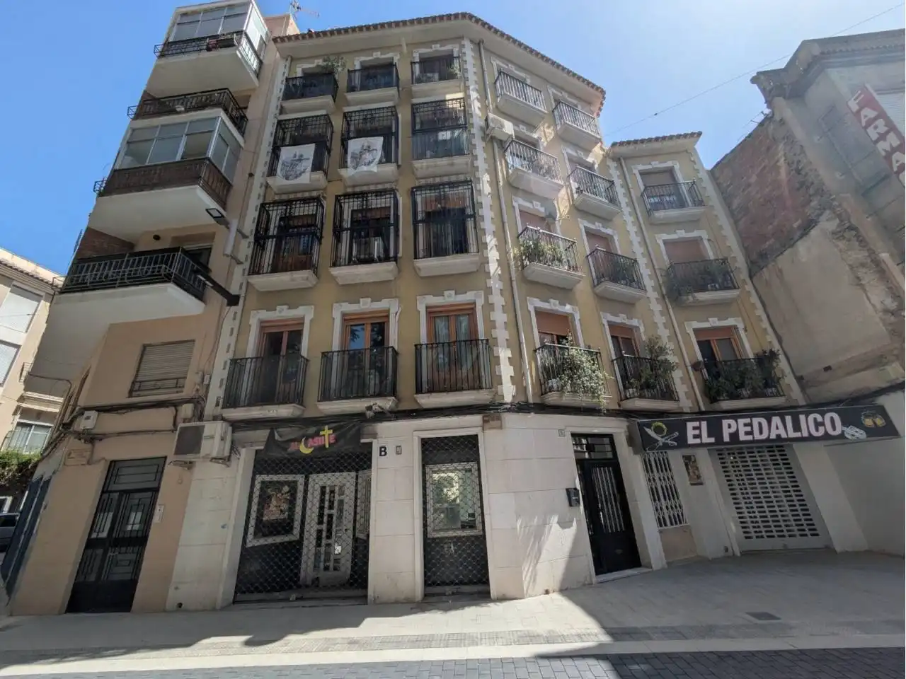 Vista exterior de Pis en venda en Elda amb Aire condicionat i Balcó
