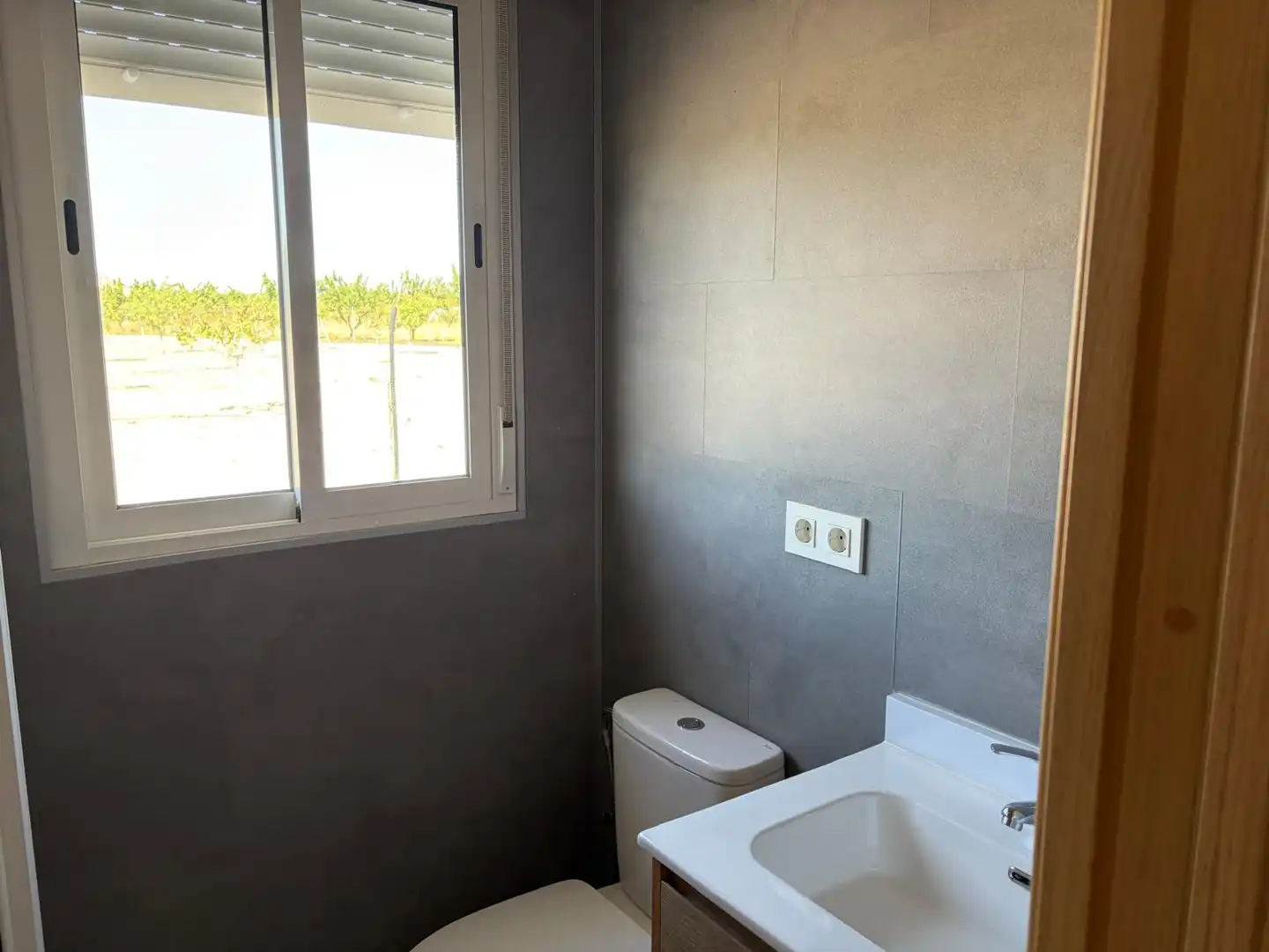 Baño de Finca rústica de alquiler en Villena con Jardín privado, Trastero y Amueblado