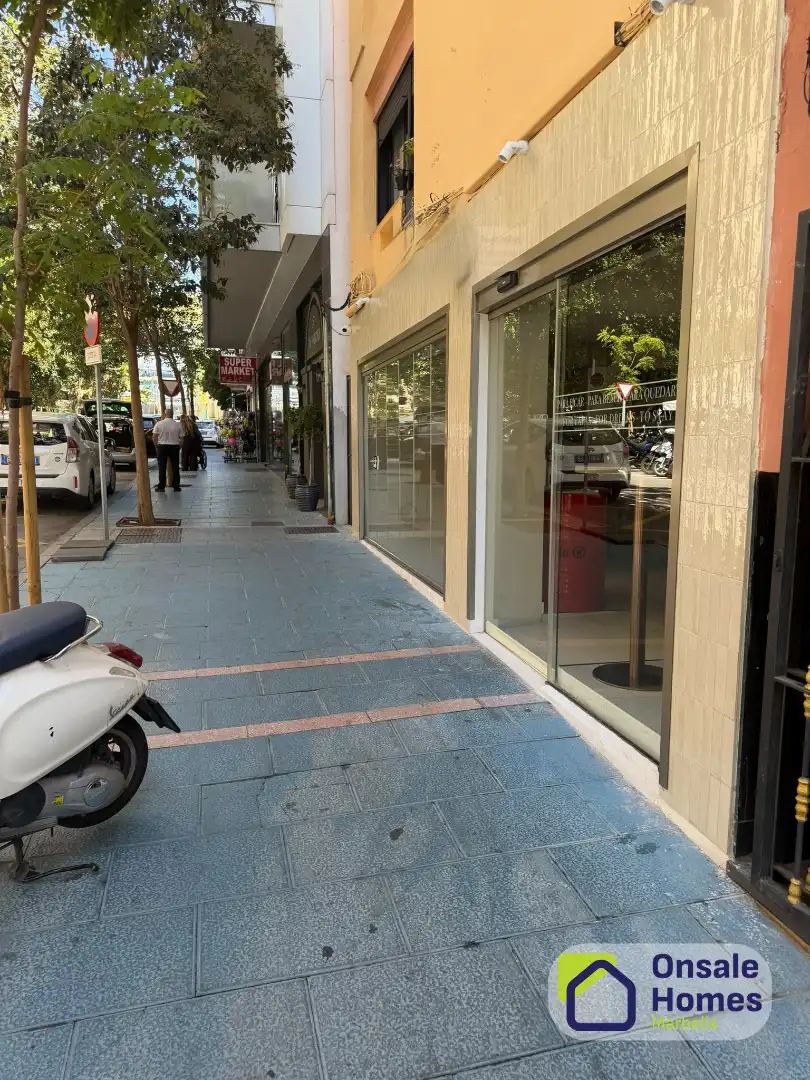 Local comercial en traspàs a Avenida Puerta del Mar, imagen 9